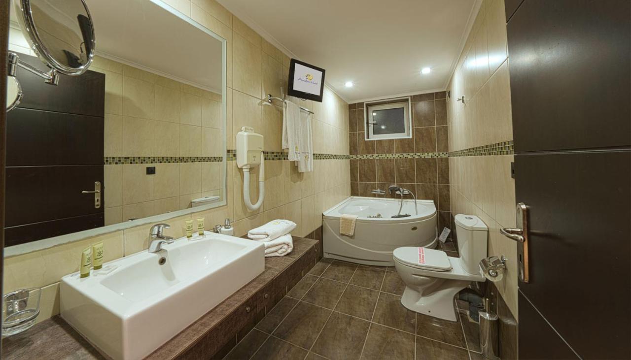 Amalias Hotel Kourouta Exterior photo